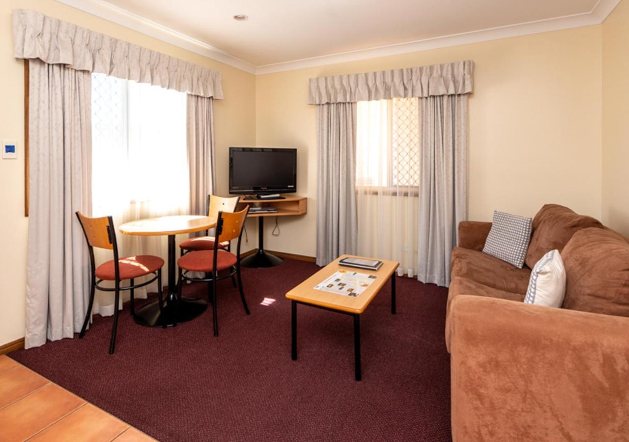 Riviera On Ruthven Motel Туумба Екстериор снимка