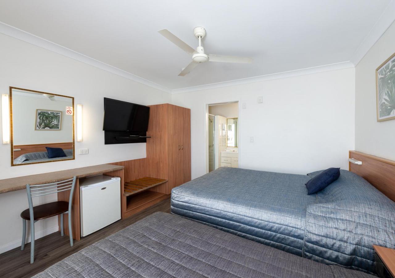 Riviera On Ruthven Motel Туумба Екстериор снимка