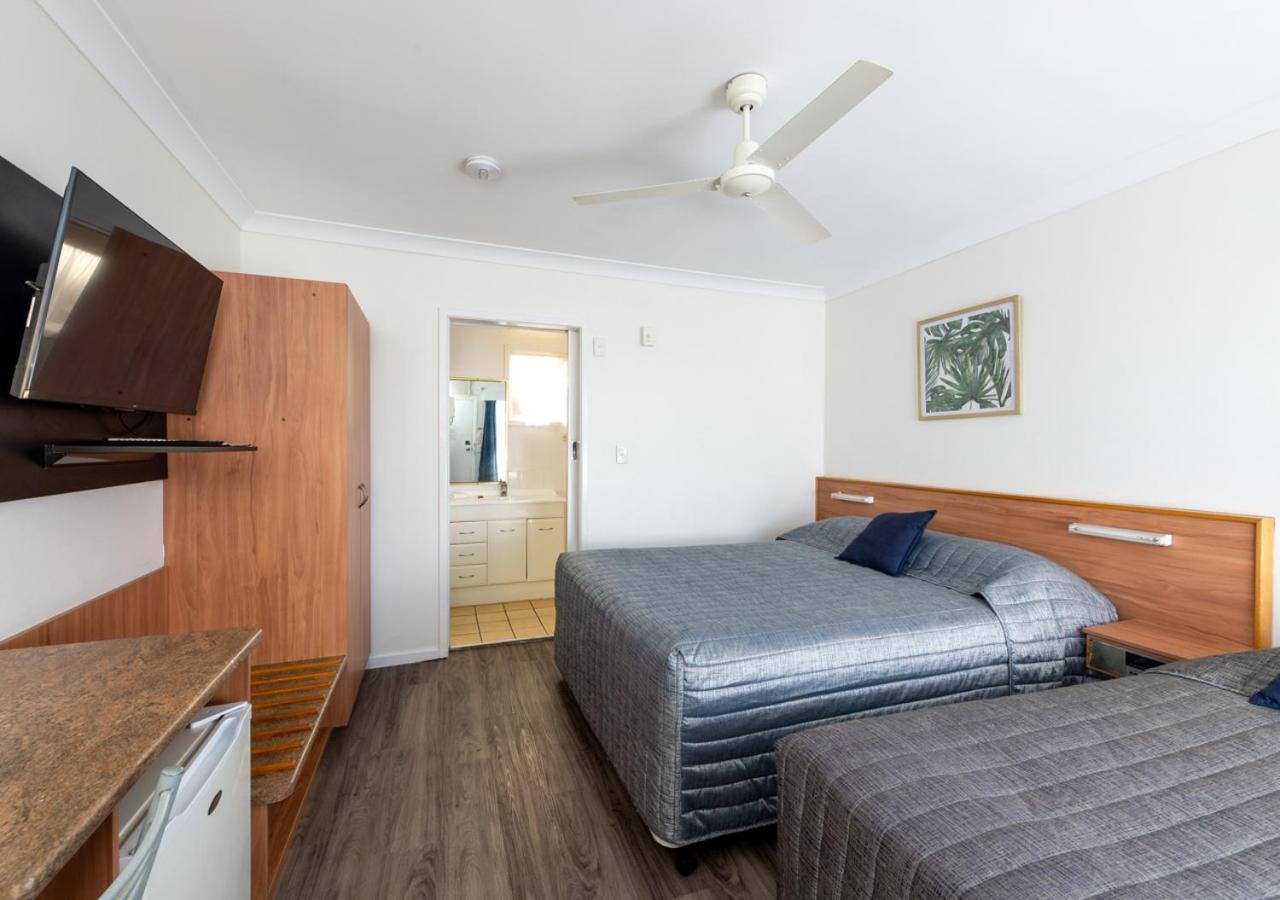 Riviera On Ruthven Motel Туумба Екстериор снимка