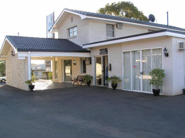 Riviera On Ruthven Motel Туумба Екстериор снимка