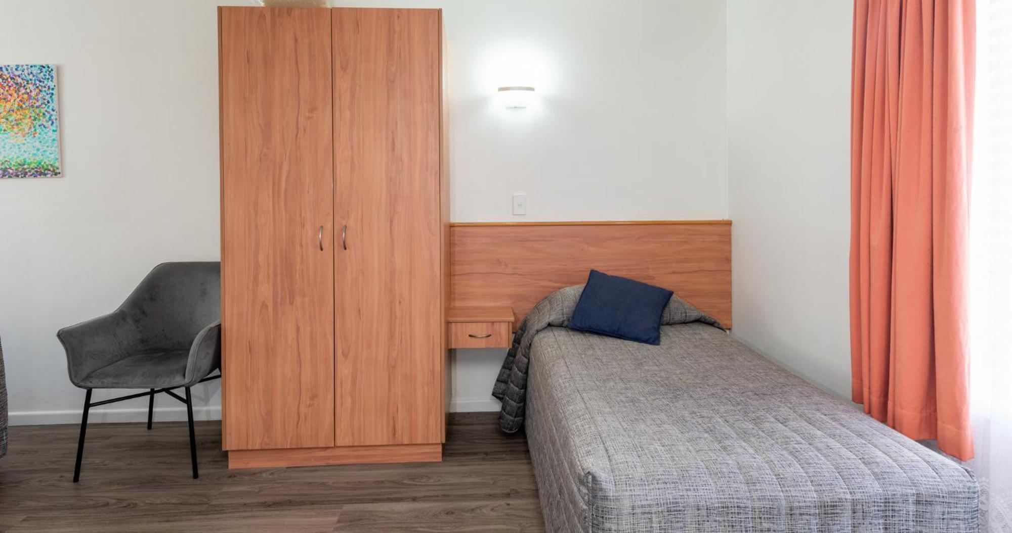 Riviera On Ruthven Motel Туумба Екстериор снимка
