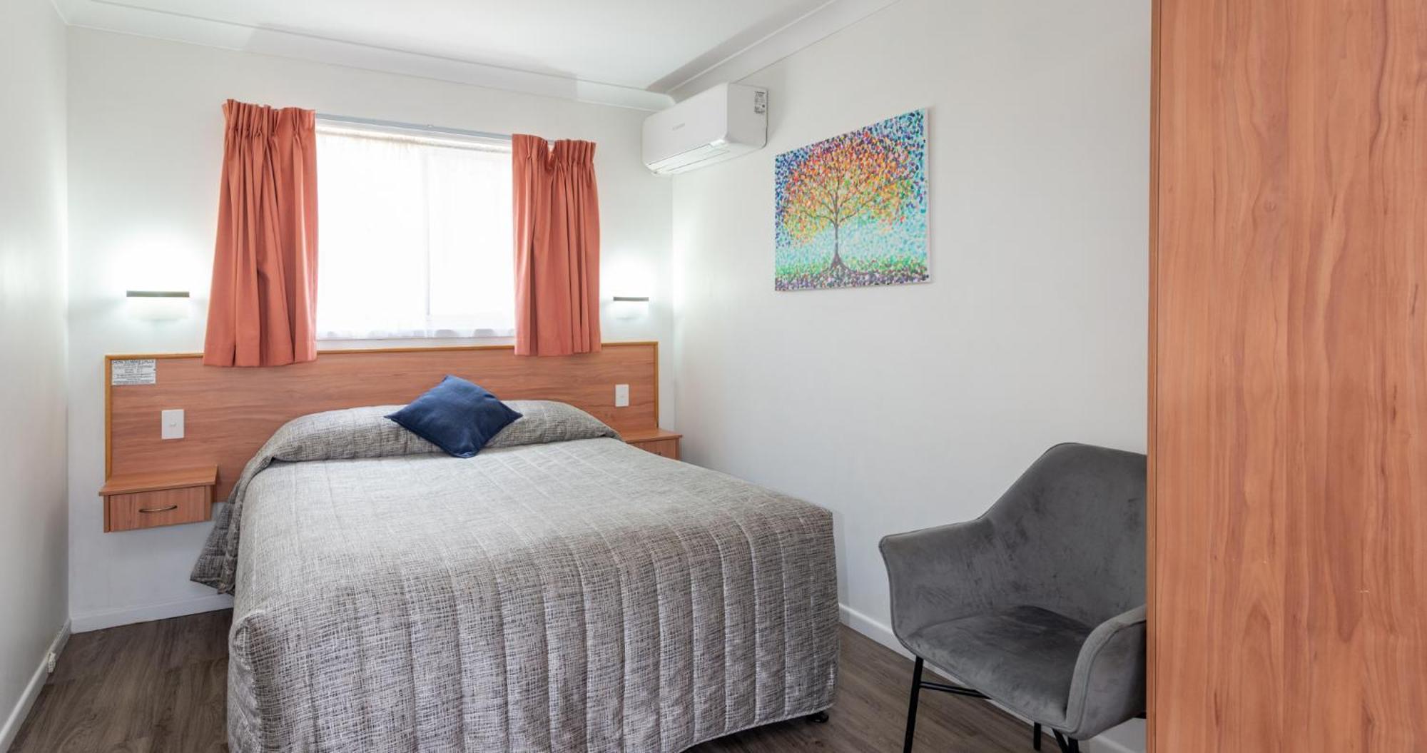 Riviera On Ruthven Motel Туумба Екстериор снимка