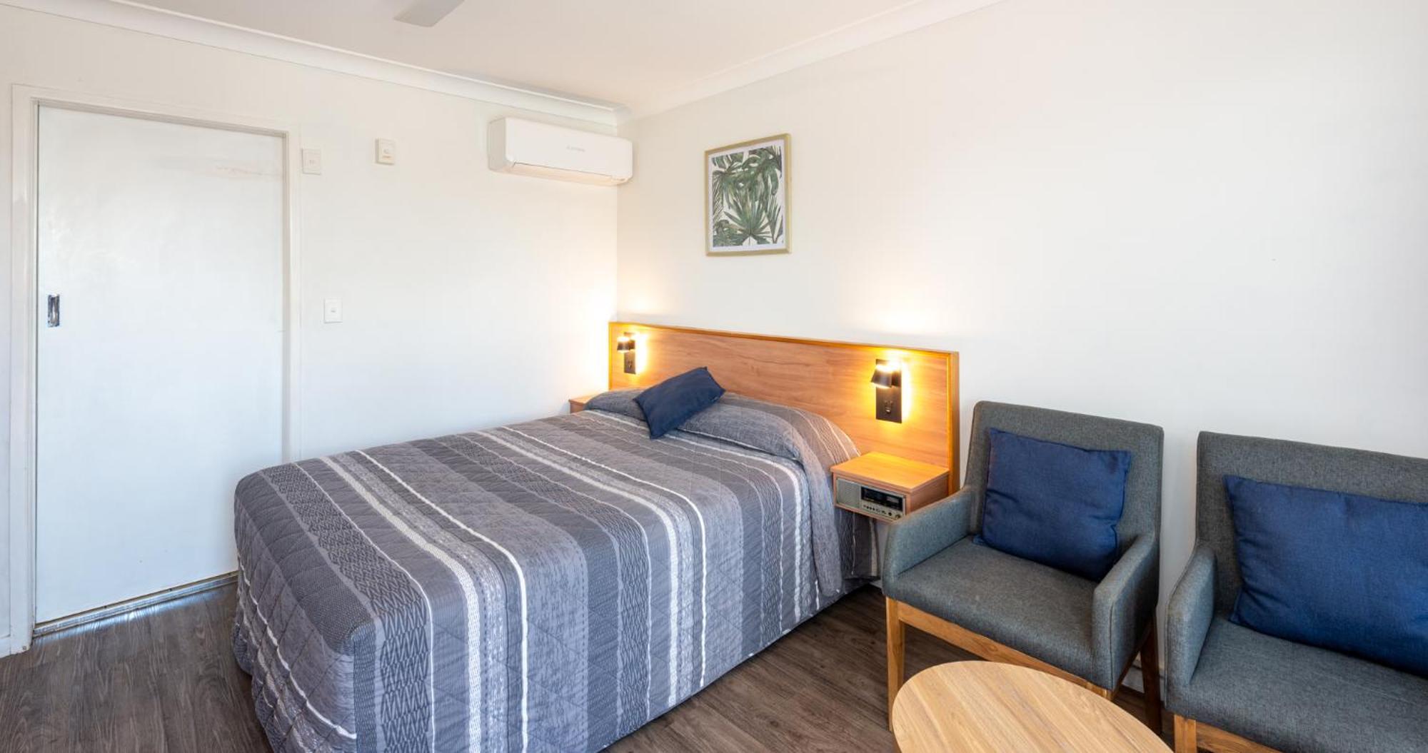 Riviera On Ruthven Motel Туумба Екстериор снимка