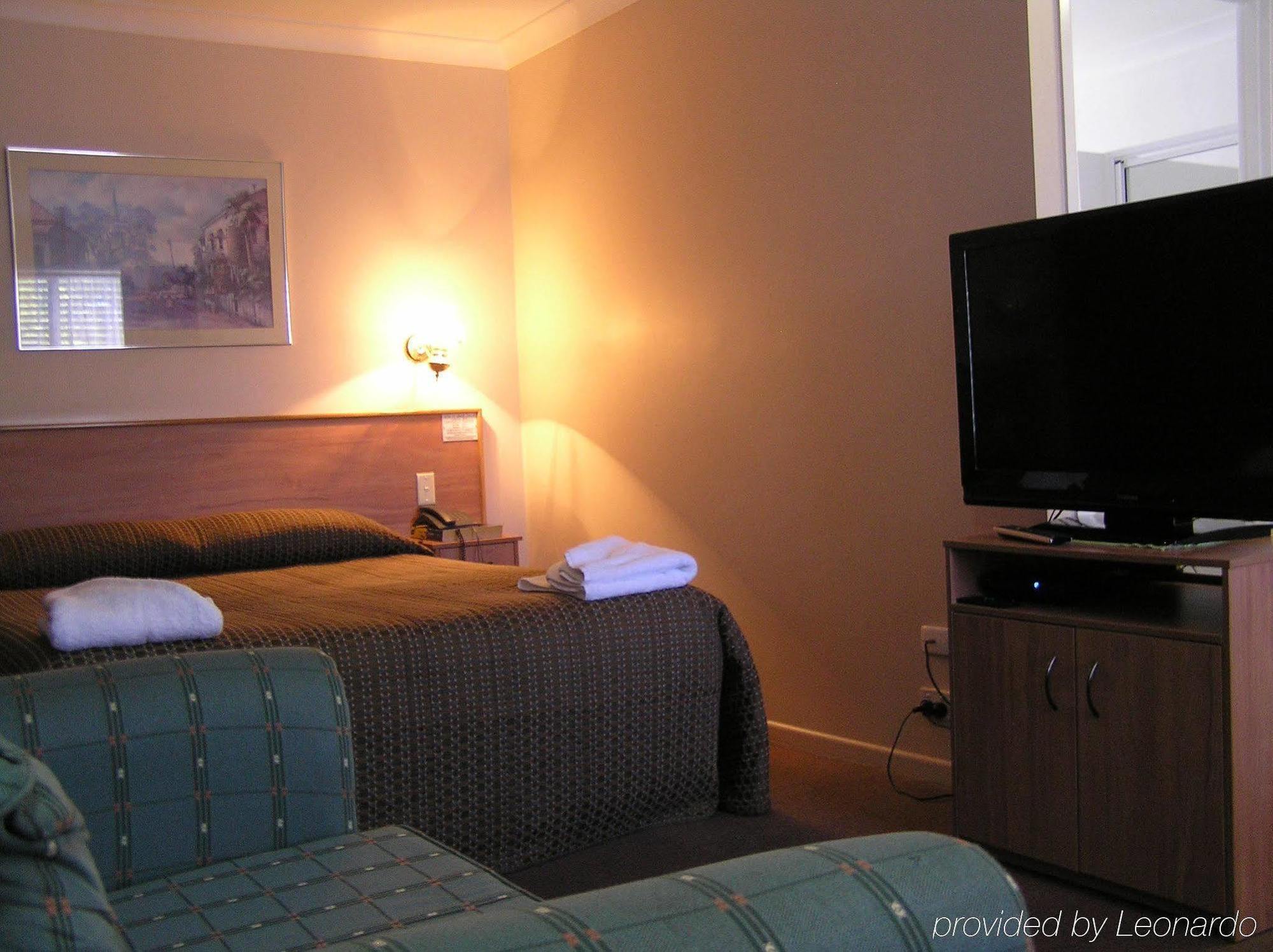 Riviera On Ruthven Motel Туумба Стая снимка